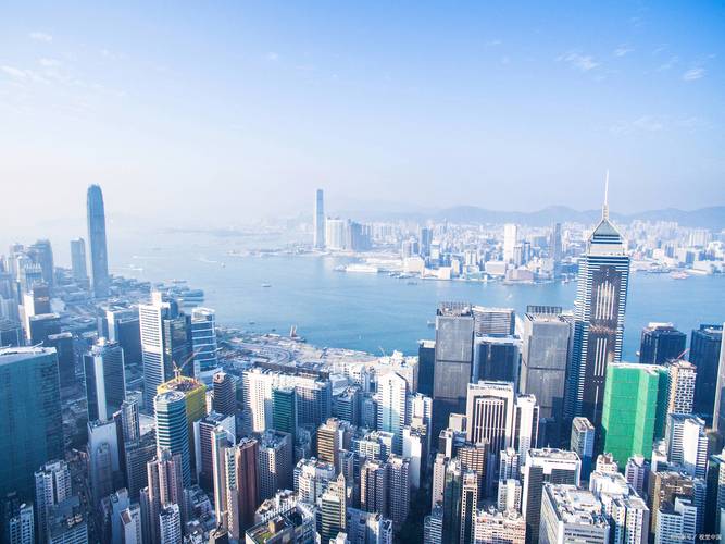 2025年澳门天天彩大全和公交站椅子仅手机高与公交站台椅子